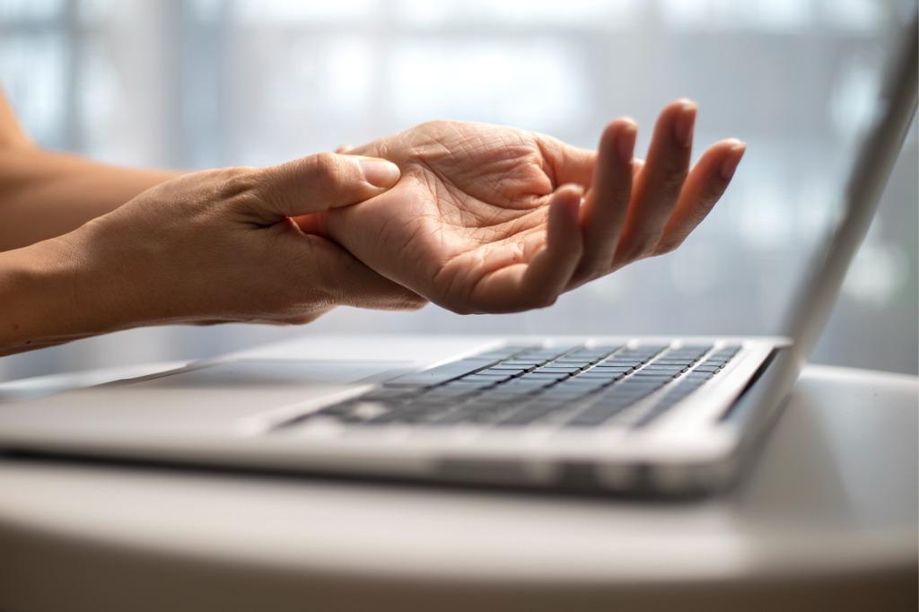 Carpal Tunnel Syndrome Tips for Work