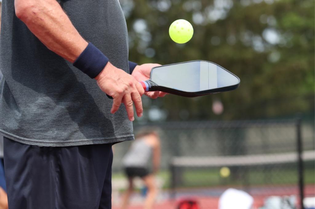 Combating-elbow-pain-understanding-and-addressing-pickleball-injuries