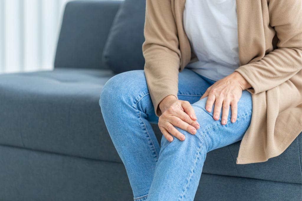 what-causes-a-popping-sound-in-the-knee what-causes-a-popping-sound-in-the-knee